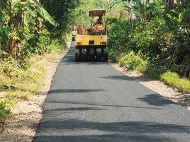 Jalannya Diaspal,Warga Darungan Tanggul Dan Kadesnya Ucapkan Terima Kasih Bupati Hendy.