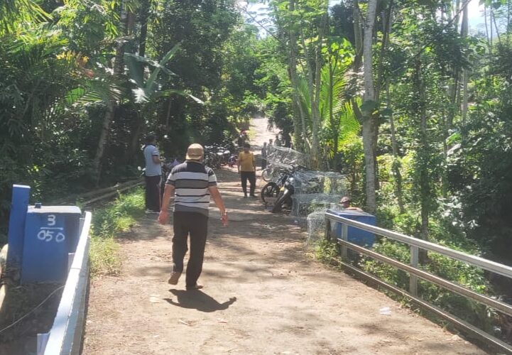 Semula Khawatir Saat Pengaspalan Jembatan Ini Tidak Kuat , Kades Ji Sukron : Terima Kasih Bupati Jalan Desa Kami Mulus.