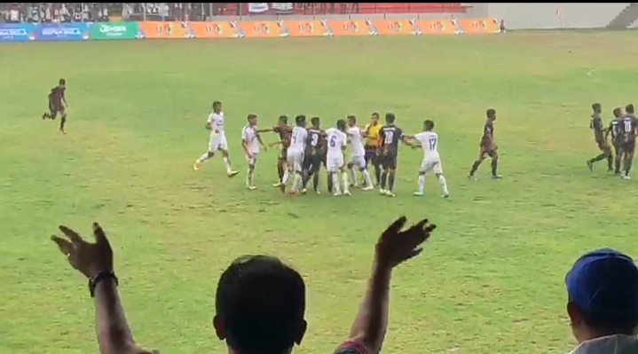 Pertandingan Perdana Porprov Cabor Sepak Bola Kesebelasan Malang vs Jember Ricuh.