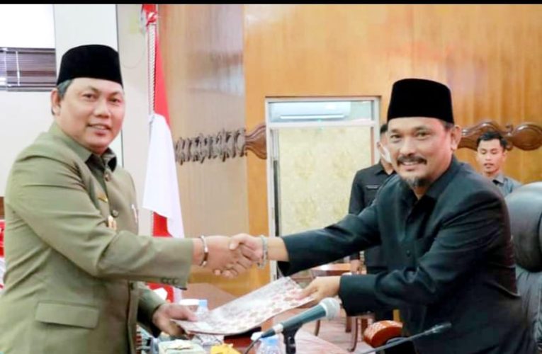 Ucok Mora Pimpin Rapat Paripurna Pertama DPRD Pengantar Raperda APBD TA-2022
