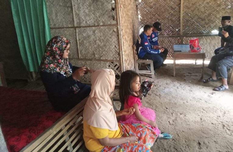 Bersama Anggota DPRD Jember Pegiat Sosial “Bolo Saif” Gerak Cepat Renovasi Rumah Bu Da