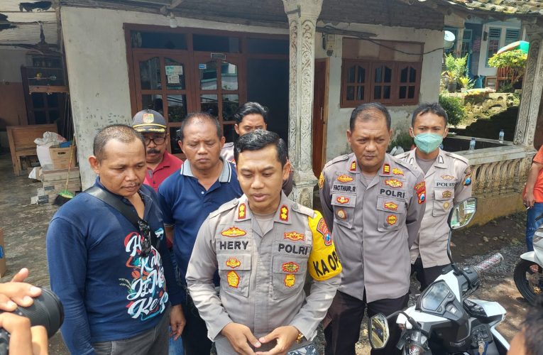 Polres Jember Dirikan Tenda Darurat Sekolah Amruk Akibat Diterjang Angin