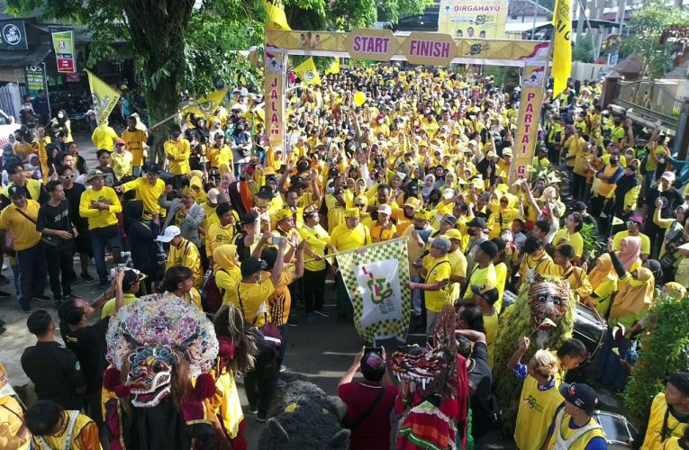 Sahabat Tino Sukeskan Jalan Sehat Yang Di Selenggarakan DPD Golkar Jember