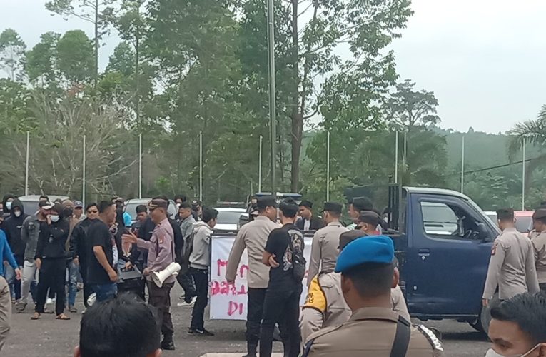 Hanya Diikuti Puluhan Orang, Demo Batubara Juga Salah Sasaran, Tak Ada Jalan Kabupaten Yang Dilalui