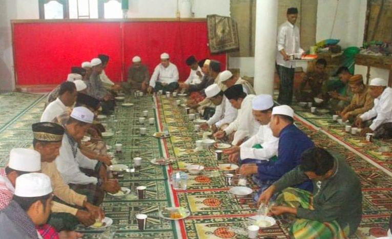 Safari Jumat di Masjid Nurul Hasanah, Bupati Didampangi Camat Tungkal Ilir