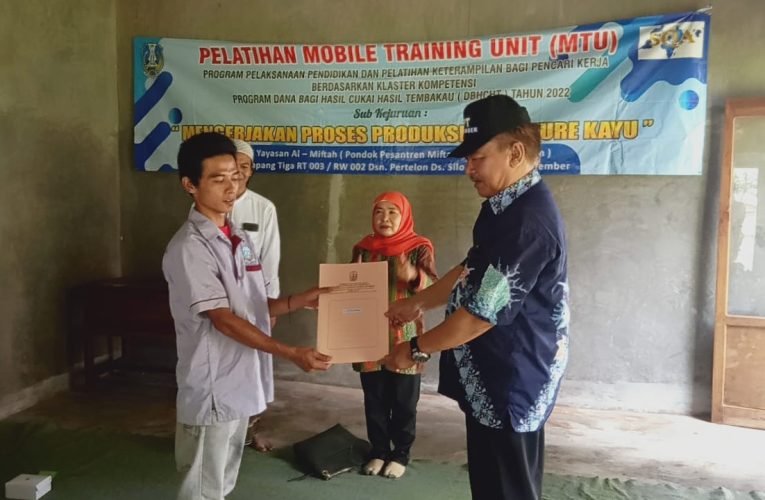 Penutupan Pelatihan Keterampilan MTU, Umi Zahrok Jadi Tumpuan Peserta