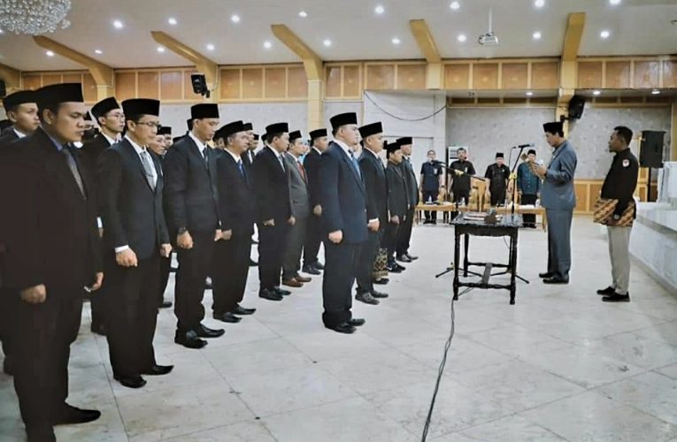 Ketua KPU Lantik 65 Anggota PPK Se-Tanjab Barat