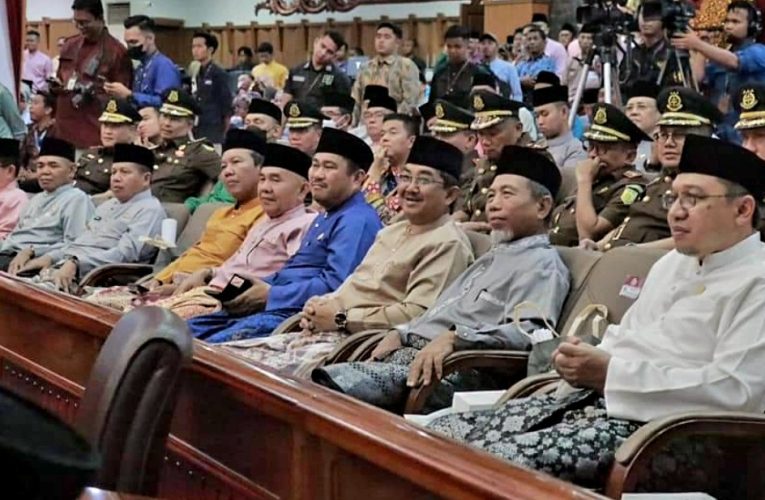 Bupati Tanjab Barat Hadiri Paripurna DPRD Provinsi Jambi Dalam Rangka HUT Provinsi Jambi Ke-66
