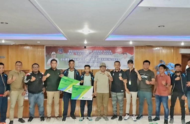 Ikuti Gubernur Cup, Tim Sepak Bola Tanjab Barat Dilepas Bupati