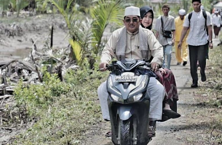 Bupati Tanjab Barat Kembali Laksanakan Safari Jumat di Masjid Al-Hidayah SEKO