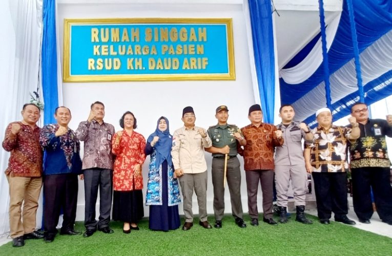 Bupati Tanjab Barat Resmikan Rumah Singgah Keluarga Pasien RSUD KH. Daud Arif Kualatungka