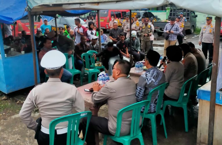 Polsek Ciruas Laksanakan Jumat Curhat Bersama Komunitas Angkot Dan Ojol