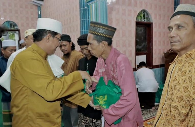 Bupati Tanjab Barat Bersama Ketua TP-PKK Laksanakan Safari Subuh di Masjid Asy-Syuhada