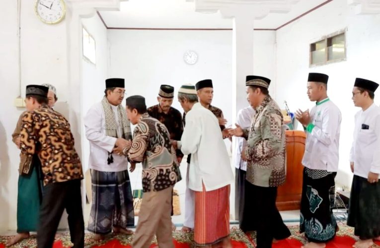 Bupati Tanjab Barat Laksanakan Safari Jumat di Masjid Al-Muhajirin Desa Tanah Tumbuh