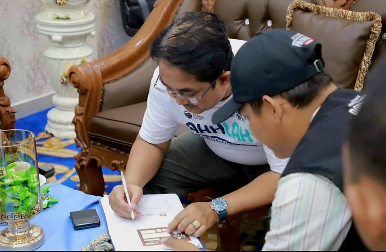 Petugas Pantarlih Sambangi Kediaman Bupati Tanjab Barat