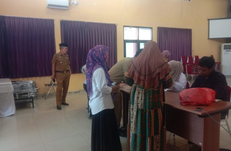 Pemerintah Kecamatan Jambe Kolaborasi Dengan Bulog Gelar Bazar Sembako Murah