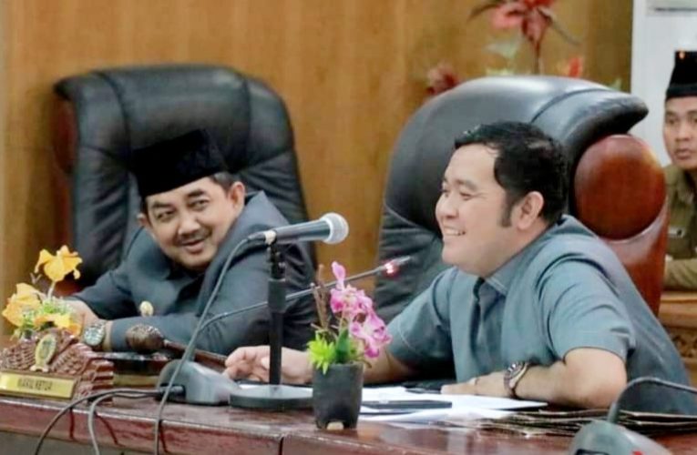 Ikuti Rapat Paripurna Kedua DPRD, Bupati Tanjab Barat Apresiasi Tanggapan Fraksi-Fraksi
