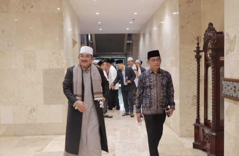 Bupati Tanjab Barat Sampaikan Khutbah Jumat di Masjid Istiqlal Jakarta
