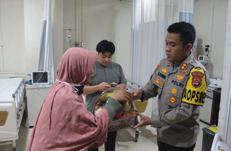 Kapolres Serang Jenguk Korban Penembakan Percobaan Pencurian Dengan Kekerasan di Ciruas