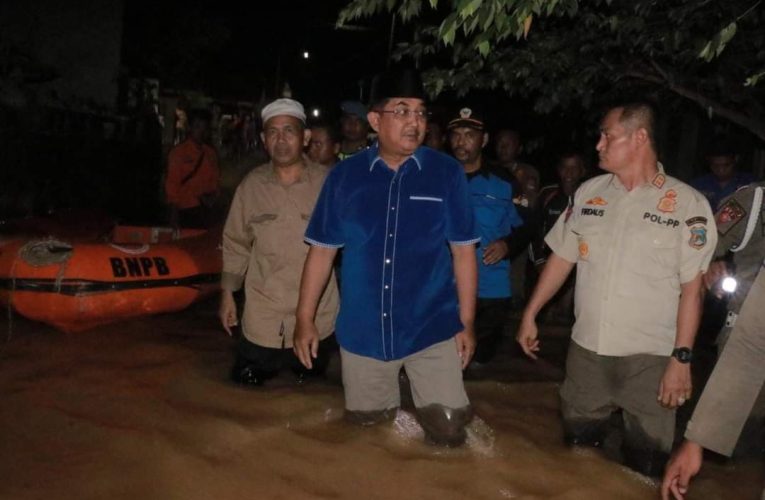 Bupati Tanjab Barat Bersama Kapolres dan Dandim Tinjau Lokasi Banjir Batang Asam