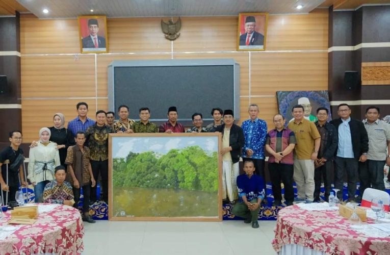 Bupati Tanjab Barat Terima Audiensi dari Forum Pelestarian Mangrove Pangkal Babu