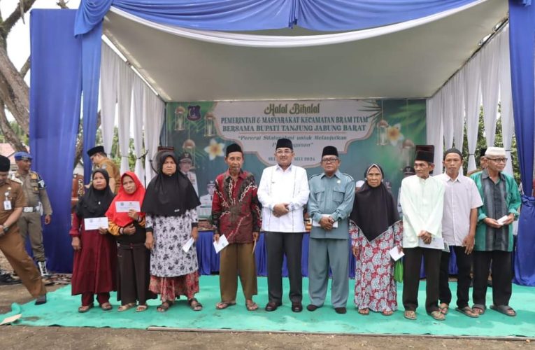 Hadiri Halal Bihalal di Kecamatan Bram Itam, Bupati Akan Menaikan Gaji Aparat Desa