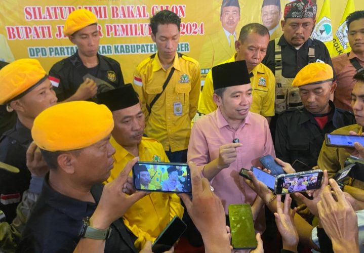 Bacabup Fawait Serahkan Tumpeng Ke Ketua DPD Golkar,Ada Apa