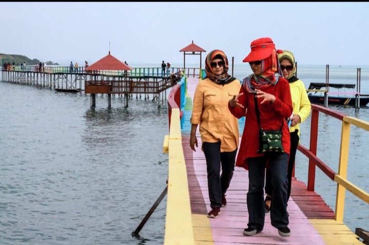 Kamu Wajib Tahu, Berikut 8 Rekomendasi Tempat Wisata di Lamongan Yang Eksotis dan Sangat Memanjakan Mata