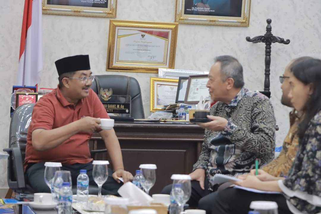 Bupati Tanjab Barat Terima Kunjungan Calon Investor Jepang Bahas Potensi Perikanan Udang Mantis