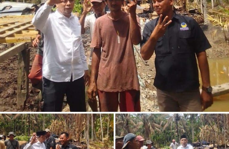Peduli Korban Kebakaran Parit Deli, Cawabup Ustadz Amin Serahkan Bantuan
