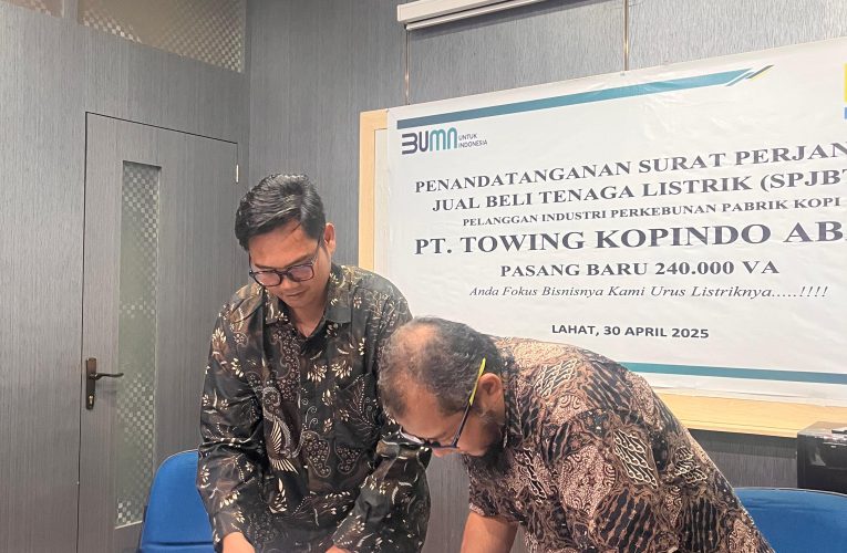 PLN UP3 Lahat Tandatangani SPJBTL dengan PT Towing Kopindo Abadi Menjadi Salah Satu Wujud Nyata Sinergi Antara Sektor Energi Dan Industri