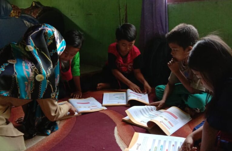 Giat Belajar di Rumah, Apresiasi Guru Pendidik berkeliling ke rumah murid.
