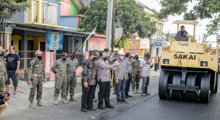 Masyarakat Keluhkan Jalan Berlubang, Bupati Hendy : Akan Segera Di Perbaiki