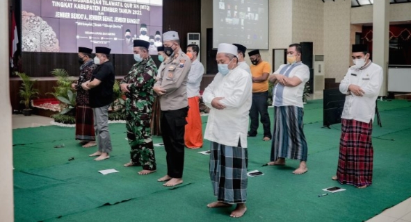 Pembukaan Musabaqah Tilawatil Qur’an 2021,Bupati Jember Sembari Mengajak Berdoa Untuk Sehat Dan Bangkit.