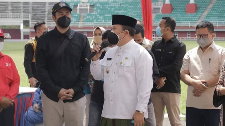 Bupati Jember Meninjau Pelaksanaan Vaksinasi Massal Di Stadion JSG