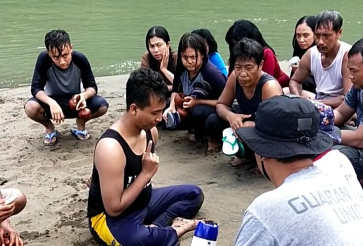 Polsek Ambulu Bubarkan Ritual Asal Nganjuk di Pantai Watu Ulo Jember