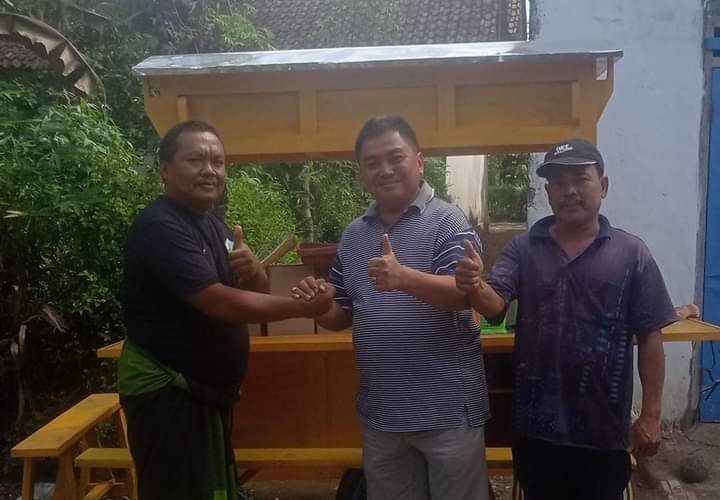 Eksis Di Dumay , Pemilik Akun Samsul Thok Kebagian Warkop Kuning Dari Sahabat Tino