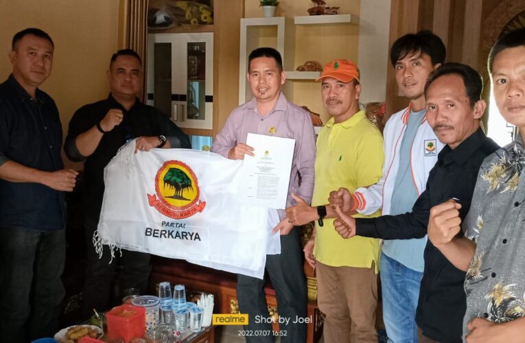 SUSANTO SH MH TERIMA SK KEPENGURUSAN PARTAI BERKARYA DARI DPW SUMSEL