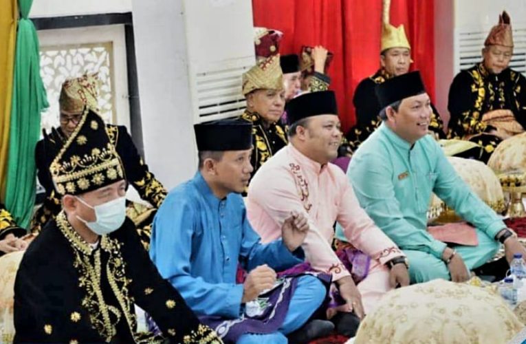 Wabup Hadiri Penganugerahan Gelar Adat Melayu Jambi Kepada Tiga Pejabat Negara