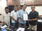 Moh. Husni Thamrin bersama pimpinan Pansus DPRD Jember