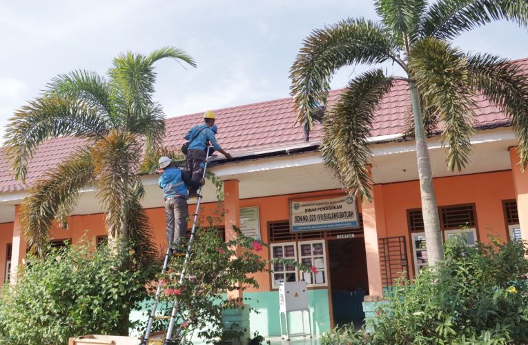 Semarak Kemerdekaan! PLN Hadirkan Energi Surya untuk Sekolah Terpencil, di Kabupaten Sarolangun